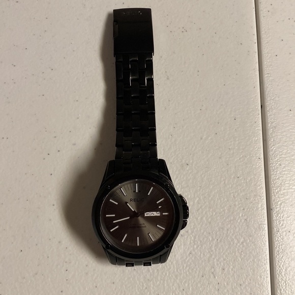 Relic by fossil watch. Great condition. Lightly worn - Picture 2 of 3